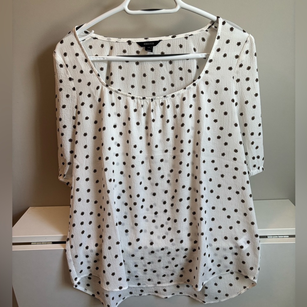RW&CO. Cream 3/4 Sleeve Relaxed Pleated Blouse